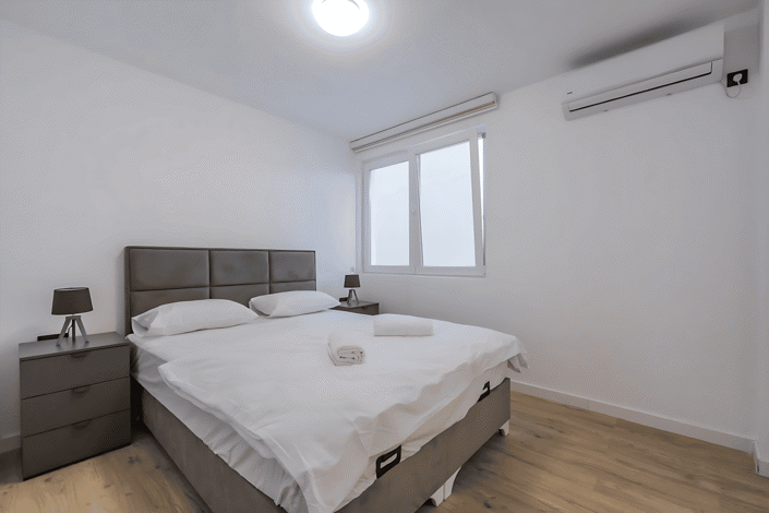 Image No.21-8 Bed House for sale