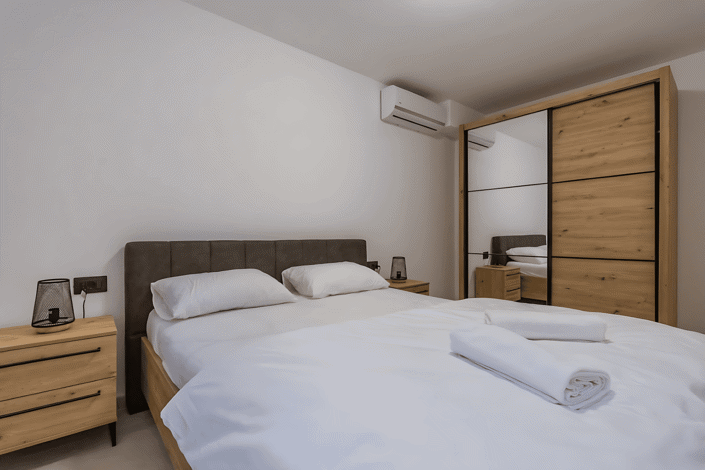 Image No.22-8 Bed House for sale