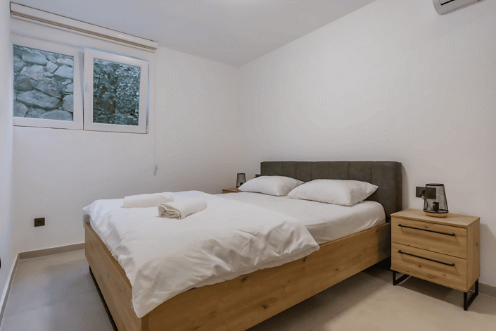 Image No.23-8 Bed House for sale