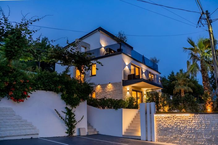 Image No.28-8 Bed House for sale