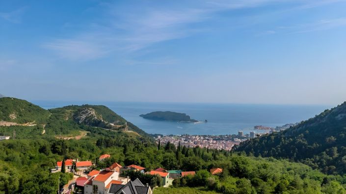 Image No.30-8 Bed House for sale