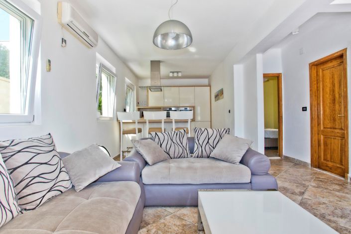 Image No.10-4 Bed House for sale