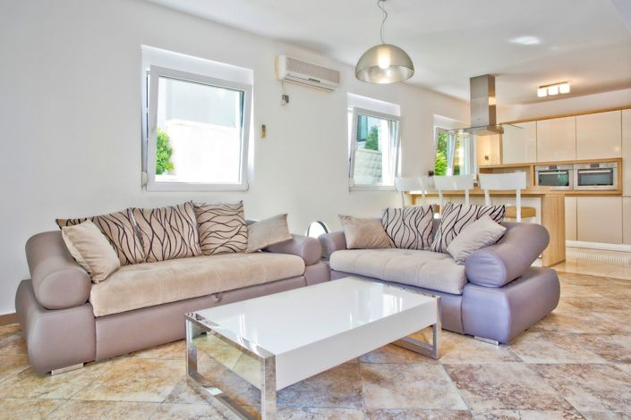 Image No.11-4 Bed House for sale