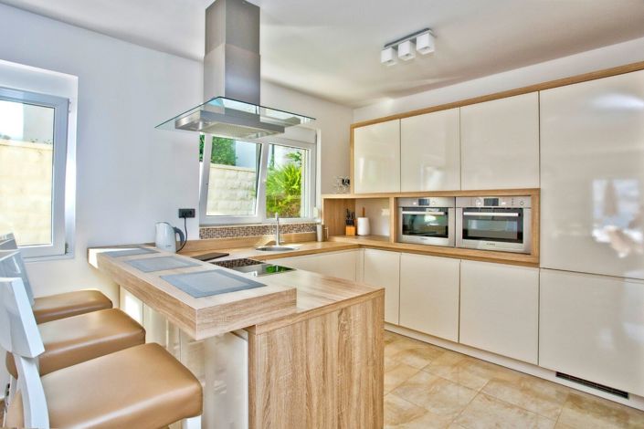 Image No.12-4 Bed House for sale