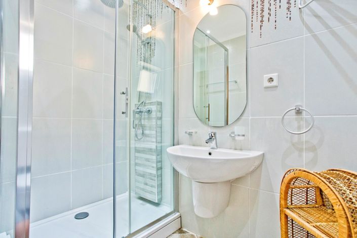 Image No.19-4 Bed House for sale