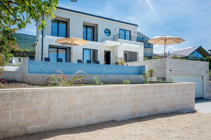 Image No.1-4 Bed House for sale