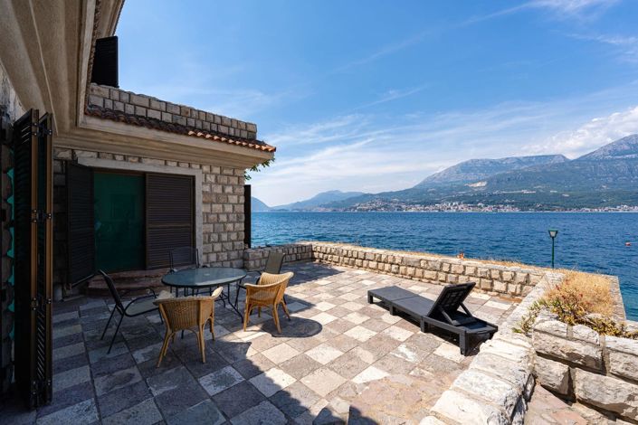 Image No.1-4 Bed Villa for sale