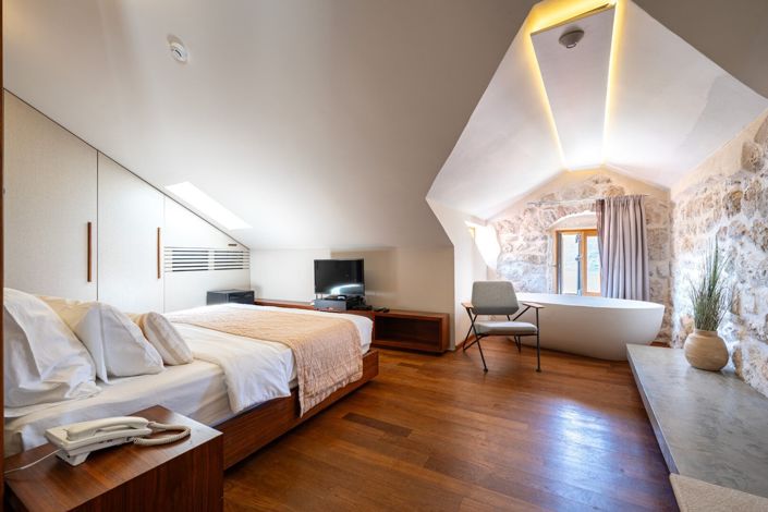 Image No.20-7 Bed Hotel for sale