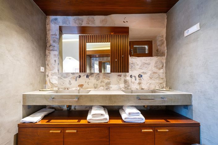 Image No.24-7 Bed Hotel for sale