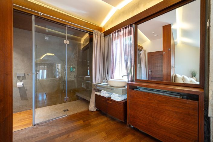 Image No.25-7 Bed Hotel for sale