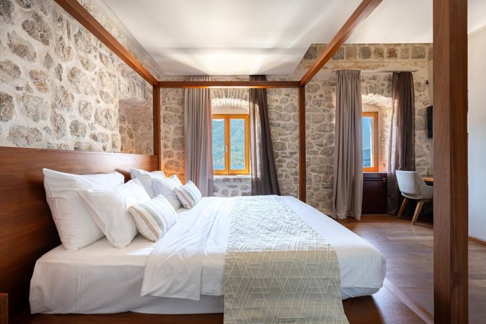 Image No.30-7 Bed Hotel for sale