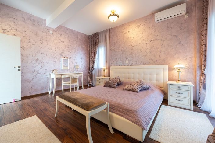 Image No.18-5 Bed House for sale