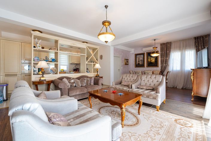 Image No.26-5 Bed House for sale