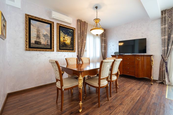 Image No.28-5 Bed House for sale