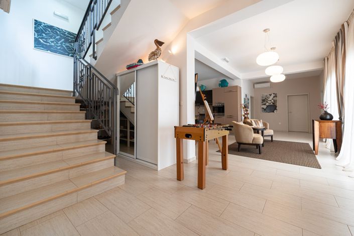 Image No.7-5 Bed House for sale