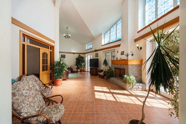 Image No.11-9 Bed Villa for sale