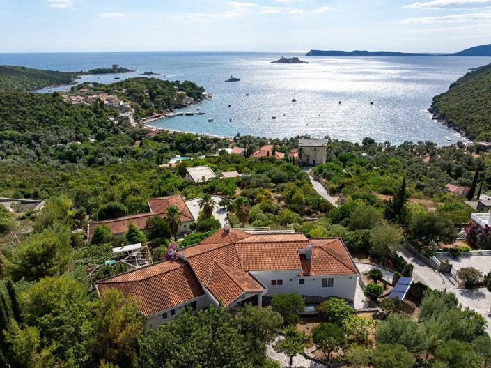 Image No.2-9 Bed Villa for sale