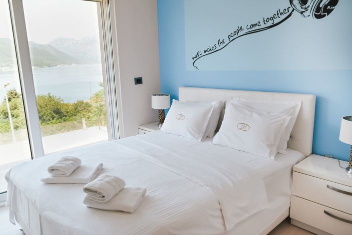 Image No.10-6 Bed Villa for sale