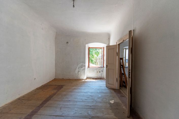 Image No.20-5 Bed House for sale