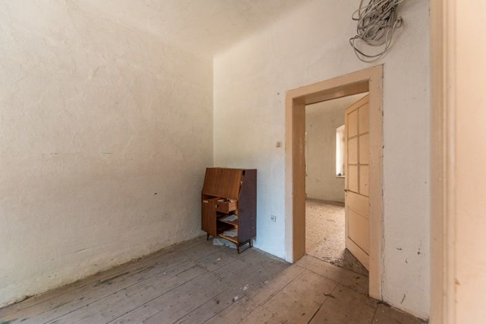 Image No.21-5 Bed House for sale