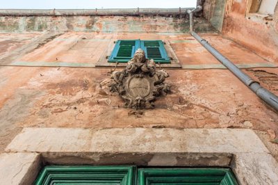 4-kotor-old-town-historic-palace-from-the-18t