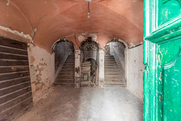 Image No.6-5 Bed House for sale