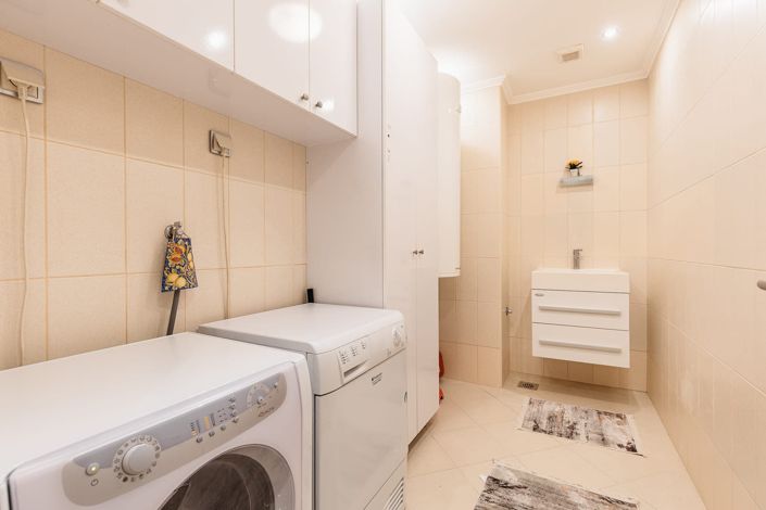 Image No.17-6 Bed Apartment for sale