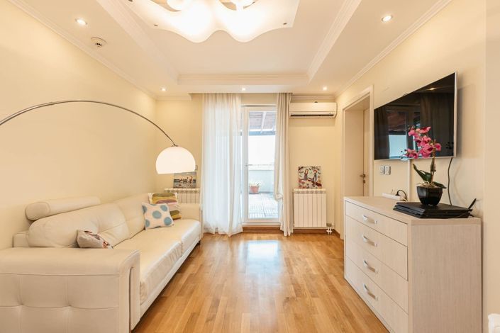 Image No.20-6 Bed Apartment for sale