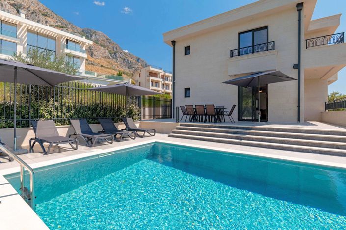 Image No.8-5 Bed Villa for sale