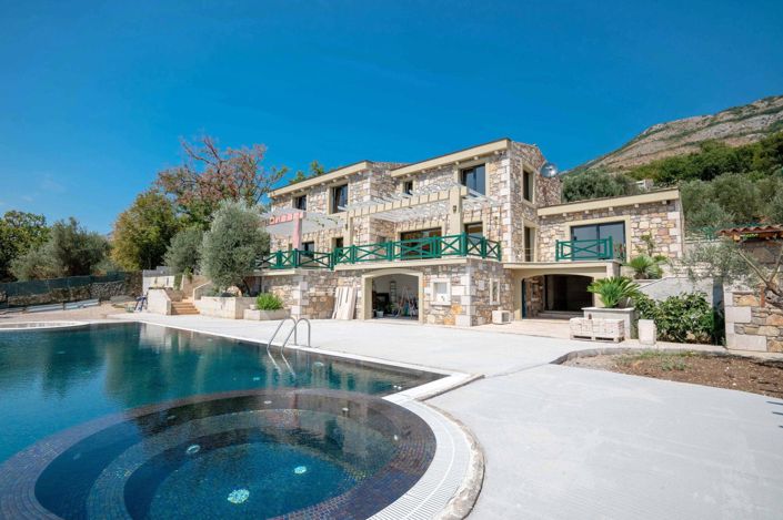 Image No.1-4 Bed House for sale