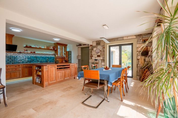 Image No.18-4 Bed House for sale