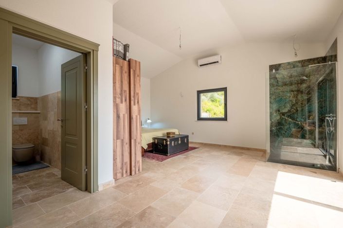 Image No.20-4 Bed House for sale