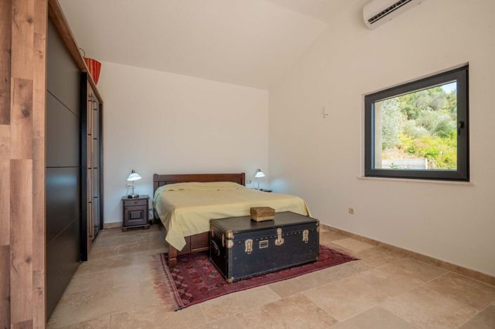 Image No.21-4 Bed House for sale