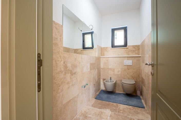 Image No.24-4 Bed House for sale