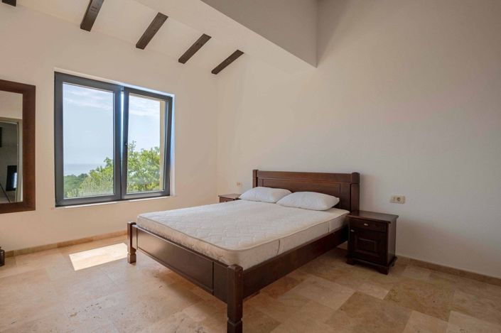 Image No.25-4 Bed House for sale