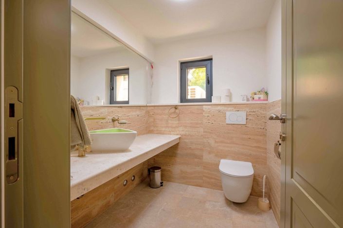 Image No.30-4 Bed House for sale