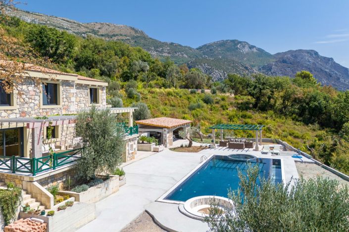 Image No.2-4 Bed House for sale