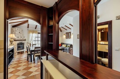 10-2bdr-apartment-on-the-first-line