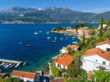 4-waterside-house-in-rose-lustica