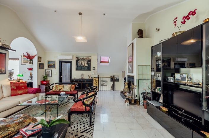 Image No.8-3 Bed House for sale