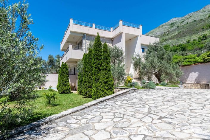Image No.1-4 Bed House for sale