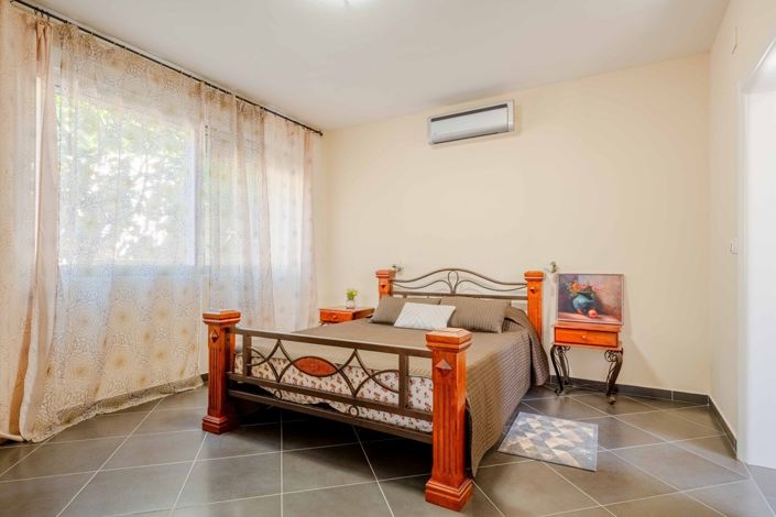 Image No.16-4 Bed House for sale