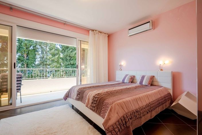 Image No.17-4 Bed House for sale