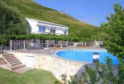 2-rezevici-villa-on-a-large-plot-and-a-pool