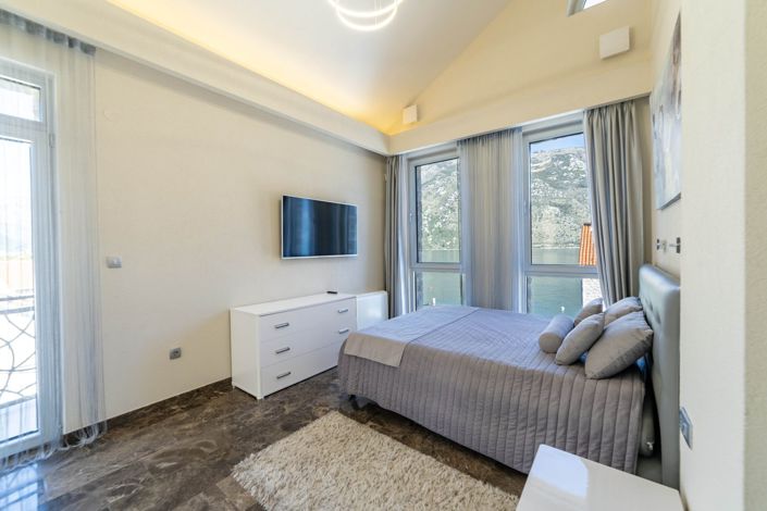 Image No.11-9 Bed Hotel for sale