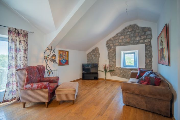 Image No.17-3 Bed House for sale