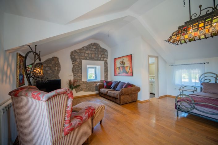 Image No.18-3 Bed House for sale