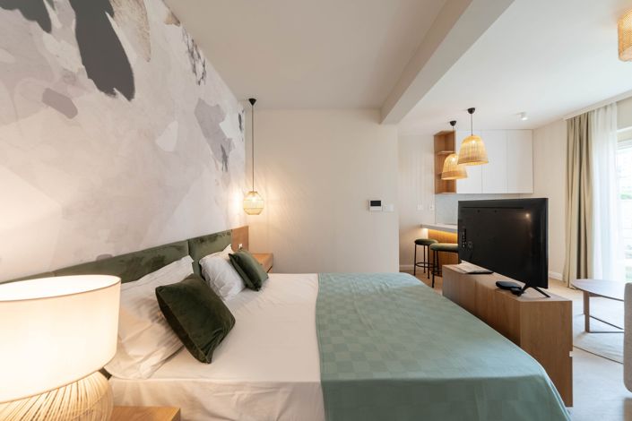 Image No.14-10 Bed Hotel for sale