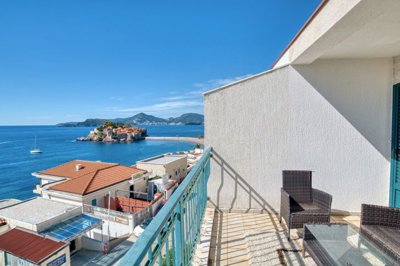 2-duplex-3bdr-apartment-in-the-second-row-to-