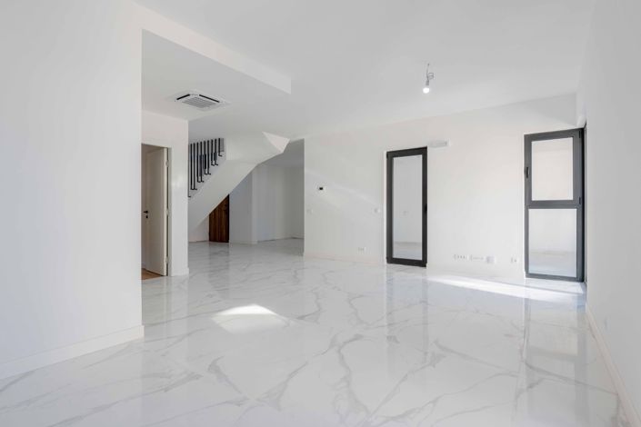 Image No.10-3 Bed Apartment for sale